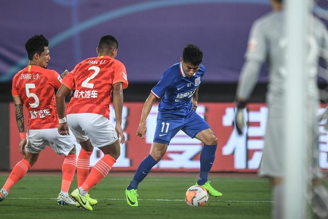 36岁威廉11场比赛1助攻遭解约 冬窗有望重返英超